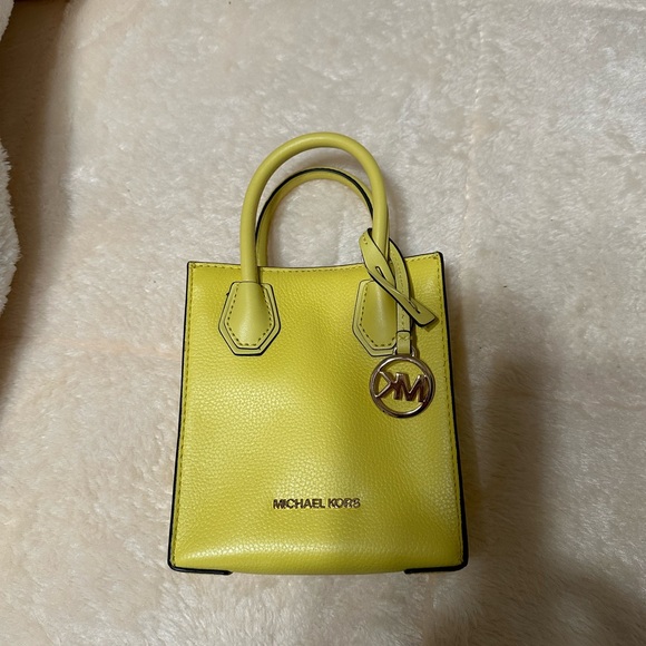 Michael Kors crossbody - Picture 1 of 5